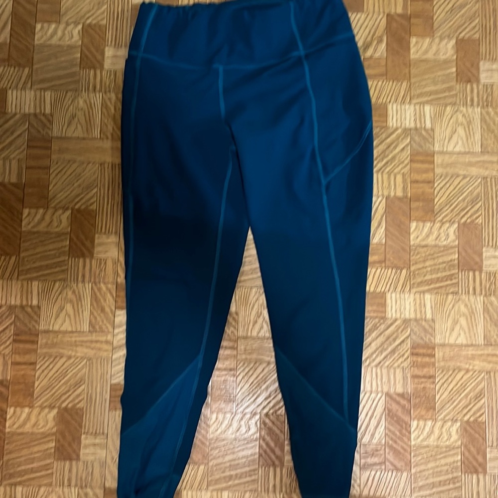 Athleta capris. Gorgeous teal color
